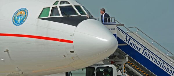 Вылет с рабочим визитом А.Атамбаева. Архивное фото Вылет с рабочим визитом А.Атамбаева. Архивное фото - Sputnik Кыргызстан