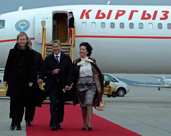 Атамбаев Европага болгон расмий сапарынын алкагында Австрияга келди - Sputnik Кыргызстан