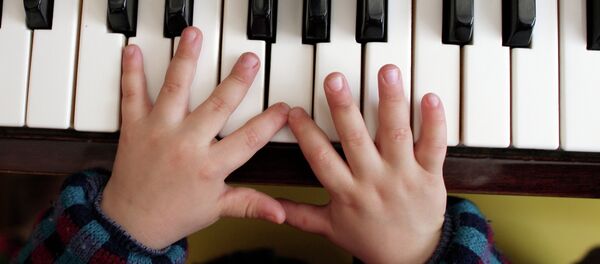 Воспитанники Дома ребенка Елочка в Симферополе - Sputnik Кыргызстан