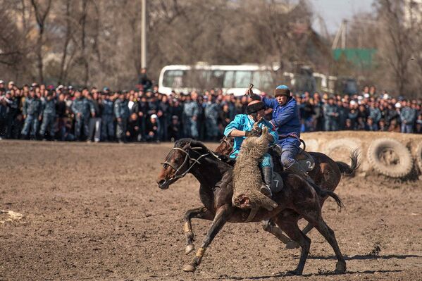 Нооруз майрамына карата уюштурулган көк бөрү оюнунун финалы - Sputnik Кыргызстан