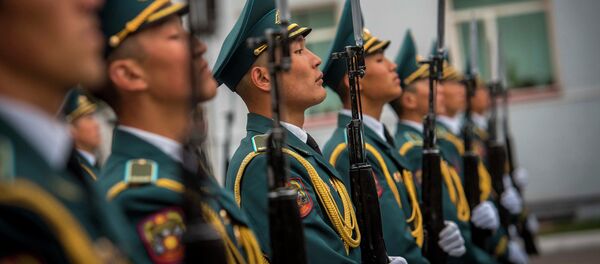 Гвардейцы во время подготовки к параду Победы в Москве. Архивное фото - Sputnik Кыргызстан