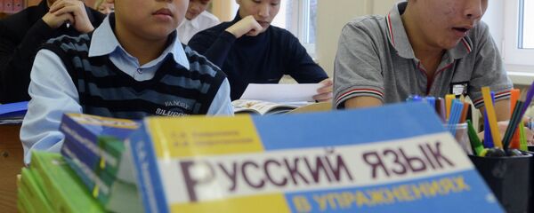 Ученики на уроке по русскому языку. Архивное фото - Sputnik Кыргызстан