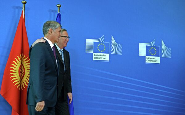 Президент Алмазбек Атамбаев встретился с Председателем Европейский комиссии Жан-Клодом Юнкером - Sputnik Кыргызстан