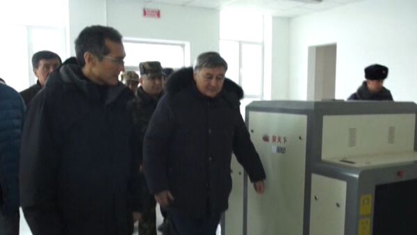 Оторбаев посетил обновленный КПП Иркештам на границе с Китаем - Sputnik Кыргызстан