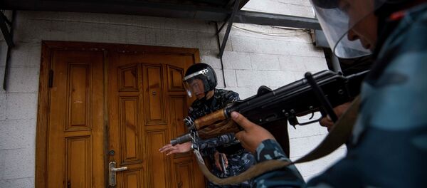 Сотрудники милиции. Архивное фото - Sputnik Кыргызстан