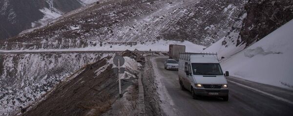 Төө-Ашуудагы унаалар. Архив Төө-Ашуудагы унаалар. Архив - Sputnik Кыргызстан