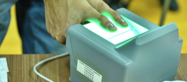 Работа по сбору биометрических данных населения. Архивное фото - Sputnik Кыргызстан