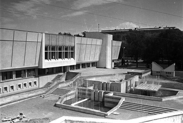 Музей изобразительных искусств в городе Фрунзе. фото 1975 г. - Sputnik Кыргызстан