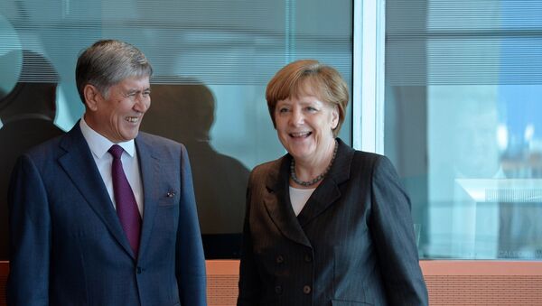 Алмазбек Атамбаев встретился с Федеральным канцлером Германии Ангелой Меркель - Sputnik Кыргызстан