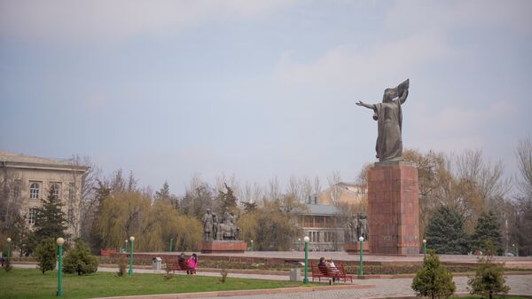 Памятник Уркуе Салиевой. 2015 г. - Sputnik Кыргызстан