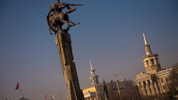 Памятник Манаса возле государственной филармонии в городе Бишкек. Архивное фото - Sputnik Кыргызстан