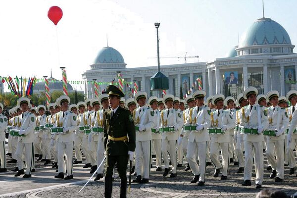 Парад в честь государственного праздника Туркменистана. Архивное фото - Sputnik Кыргызстан