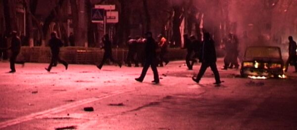 Ночной Бишкек 7 апреля 2010 года. Архивные кадры Ночной Бишкек 7 апреля 2010 года. Архивные кадры - Sputnik Кыргызстан