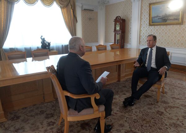 Министр иностранных дел России Сергей Лавров во время интервью Дмитрию Киселеву - Sputnik Кыргызстан