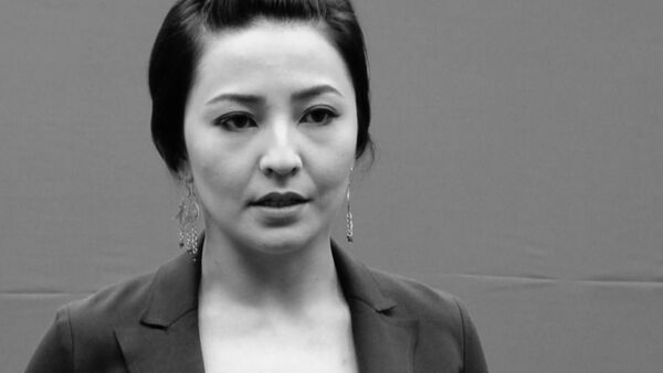 Асема читает отрывок стихотворения Алыкула Музыка - Sputnik Кыргызстан