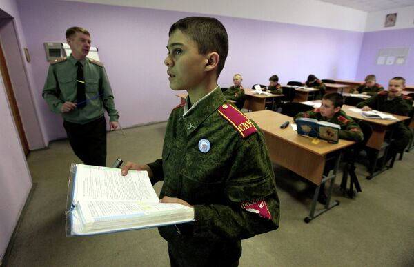 Подготовка курсантов Уссурийского Суворовского военного училища - Sputnik Кыргызстан