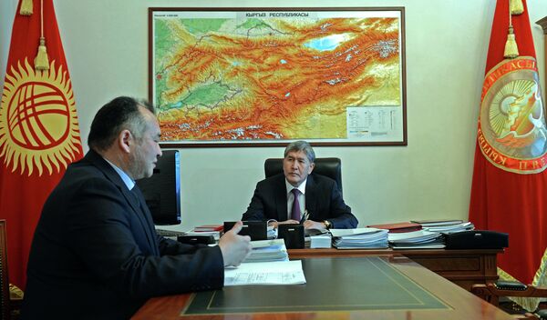 Президент Алмазбек Атамбаев принял министра энергетики и промышленности Кубанычбека Турдубаева - Sputnik Кыргызстан