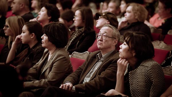 Концерттеги көрүүчүлөрдүн архивдик сүрөтү - Sputnik Кыргызстан