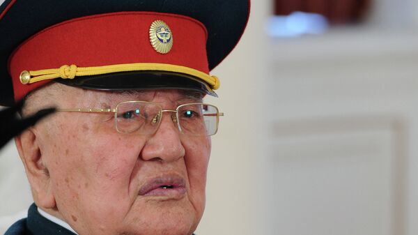 Народный поэт и Герой Кыргызской Республики Сооронбай Жусуев. Архивное фото - Sputnik Кыргызстан