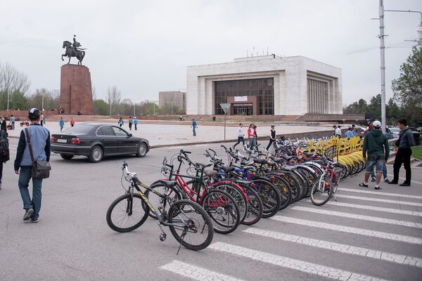 Велосипеды на площади Ала-Тоо. Архивное фото - Sputnik Кыргызстан
