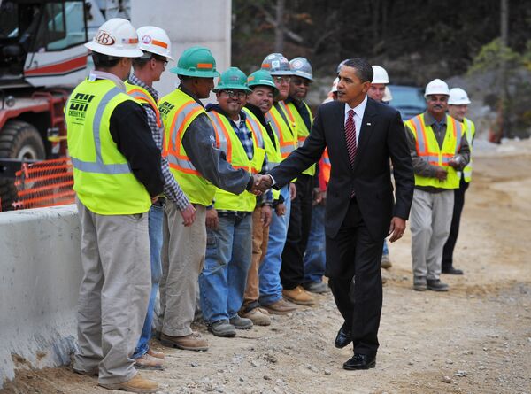 Президент США Барак Обама на строительной площадке в штате Вирджиния. Архивное фото - Sputnik Кыргызстан