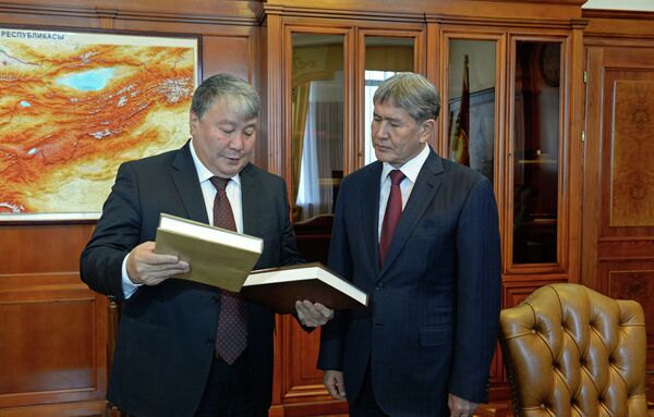 Президент Алмазбек Атамбаев и Александр Жирков. Архивное фото - Sputnik Кыргызстан