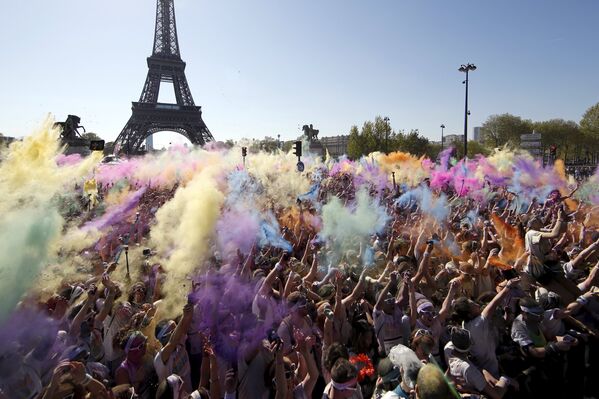 Color Run 2015: ежегодный красочный забег прошёл в Париже. - Sputnik Кыргызстан