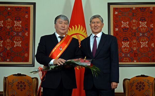 Президент Алмазбек Атамбаев принял Председателя Государственного собрания Республики Саха Александра Жиркова - Sputnik Кыргызстан