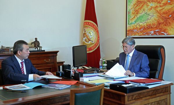 Алмазбек Атамбаев и Калыкбек Султанов во время встречи. Архивное фото - Sputnik Кыргызстан