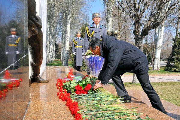 Оторбаевдин 385 күндүк премьерлиги - Sputnik Кыргызстан