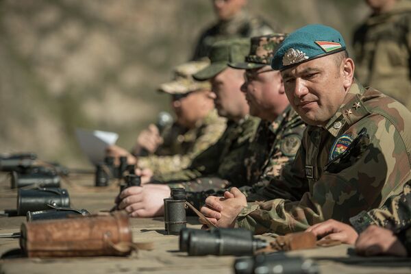 Таджикский военнослужащий во время совместных учений сил ОДКБ. Архивное фото - Sputnik Кыргызстан