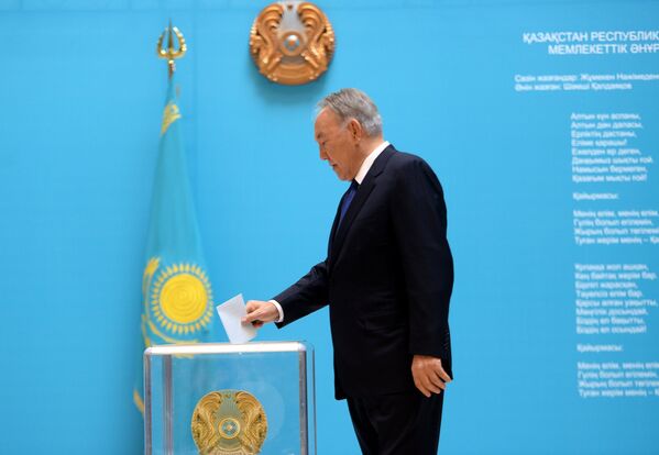Казакстандын азыркы президенти Нурсултан Назарбаев жекшемби күнү мөөнөтүнөн мурда болгон президенттик шайлоодо шайлоочулардын 97,36 пайыз добушун алды. - Sputnik Кыргызстан