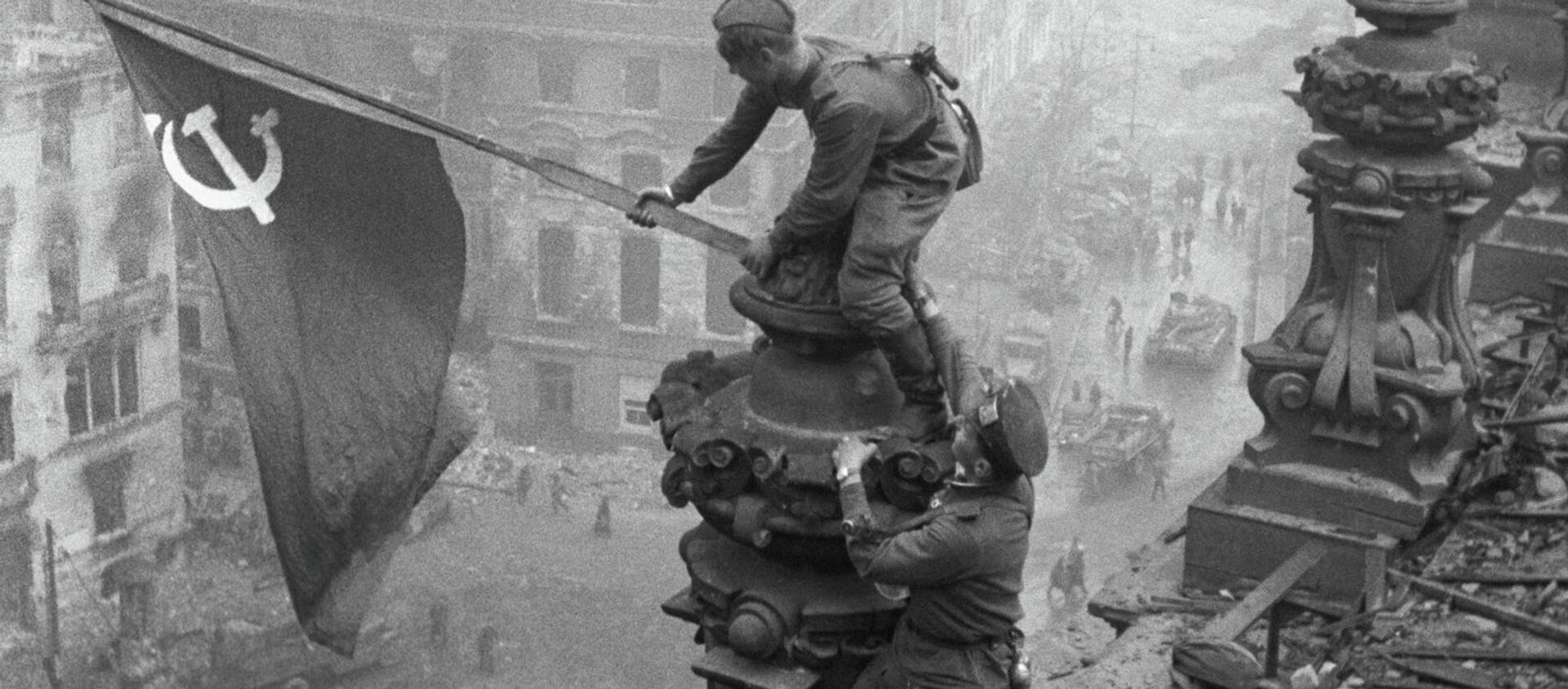 Знамя Победы над Берлином - Sputnik Кыргызстан, 1920, 10.05.2021