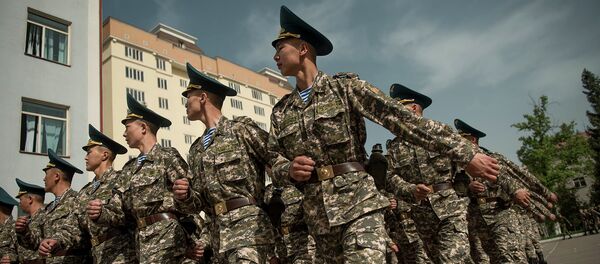 Военные в строю. Архивное фото - Sputnik Кыргызстан