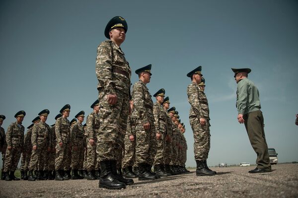 Военнослужащие в строю. Архивное фото - Sputnik Кыргызстан