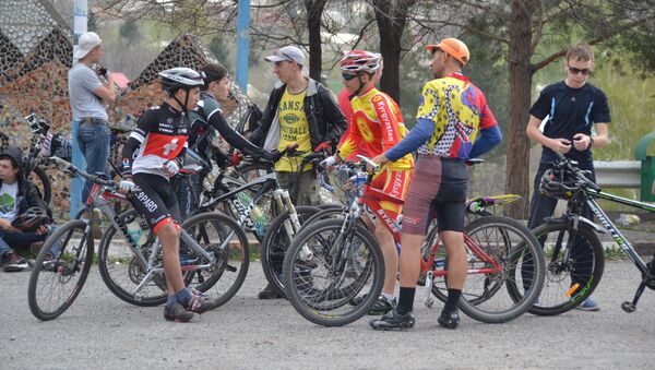 Кыргызстанские велосипедисты. Архивное фото - Sputnik Кыргызстан