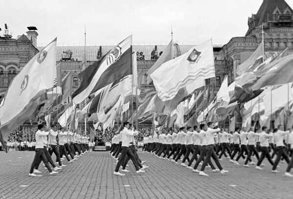 Первомайская демонстрация на Красной площади в Москве. - Sputnik Кыргызстан