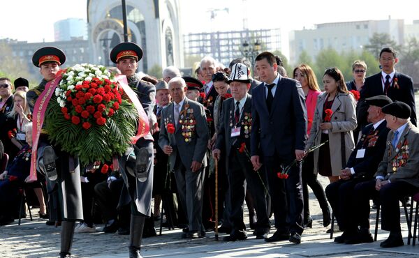 Два ветерана ВОВ из КРприняли участие в международном форуме в Москве - Sputnik Кыргызстан