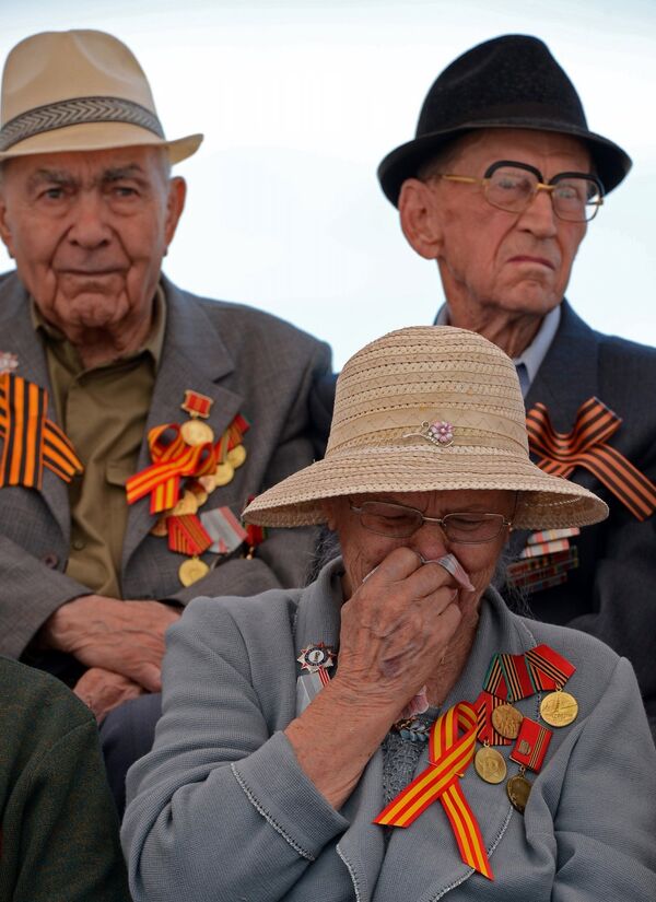 Среди приглашенных на площадь Ала-Тоо были и ветераны ВОВ. - Sputnik Кыргызстан