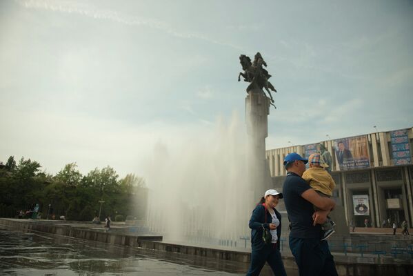 Филармониянын алдындагы фонтан. - Sputnik Кыргызстан