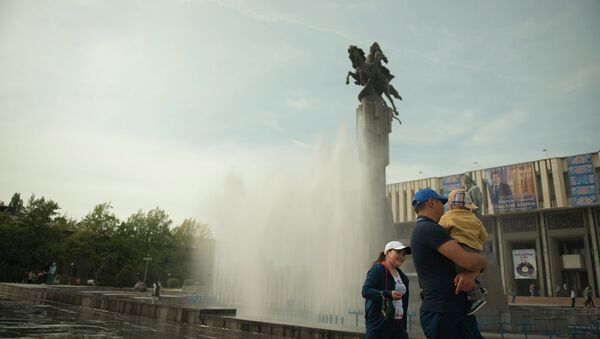Филармониянын алдындагы фонтан. Архив - Sputnik Кыргызстан