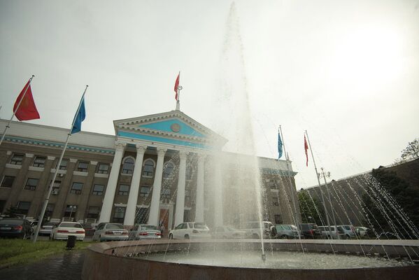 Бишкек мэриясынын алдындагы фонтан. - Sputnik Кыргызстан