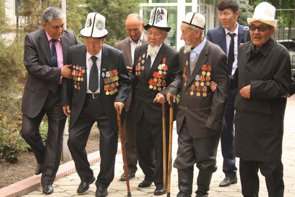 13 ветеранов отправятся в Москву для участия в параде Победы - Sputnik Кыргызстан