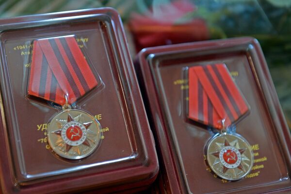 Юбилейные медали «70 лет Победы в Великой Отечественной войне 1941-1945 гг.» - Sputnik Кыргызстан