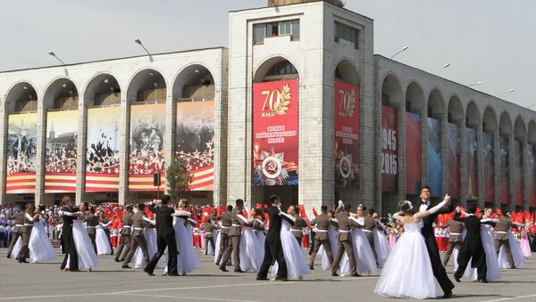 Участники театрализованного представления на площади Ала-Тоо. Архивное фото - Sputnik Кыргызстан
