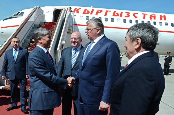 Атамбаев прибыл в Москву и сразу же поехал в Волоколамск - Sputnik Кыргызстан