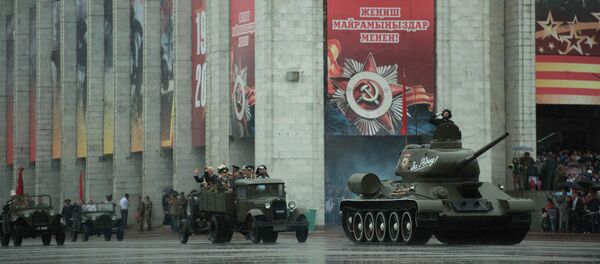 Ала-Тоо аянтындагы аскер күчтөр. Архив - Sputnik Кыргызстан