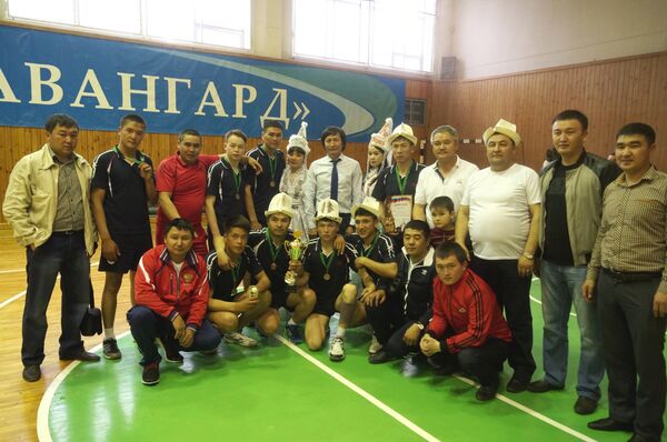 Команда мигрантов из Кыргызстана заняла третье место в международном турнире Содружество по волейболу в Хабаровске - Sputnik Кыргызстан