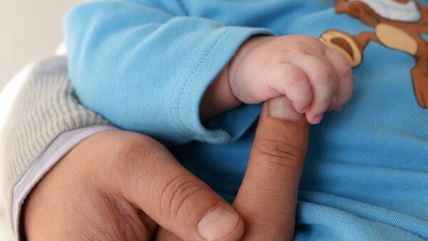 Руки ребенка. Архивное фото - Sputnik Кыргызстан