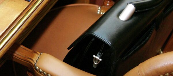 Портфель. Архивное фото Портфель. Архивное фото - Sputnik Кыргызстан